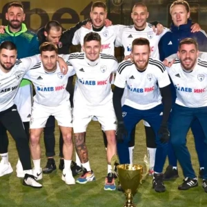 ФК „ЛЕВ ИНС“ на върха след безупречна кампания в Бизнес Висша Лига