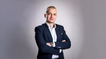 **Новото поколение в ЛЕВ ИНС**: Ангел Ацалов за уроците, които не се учат в учебник