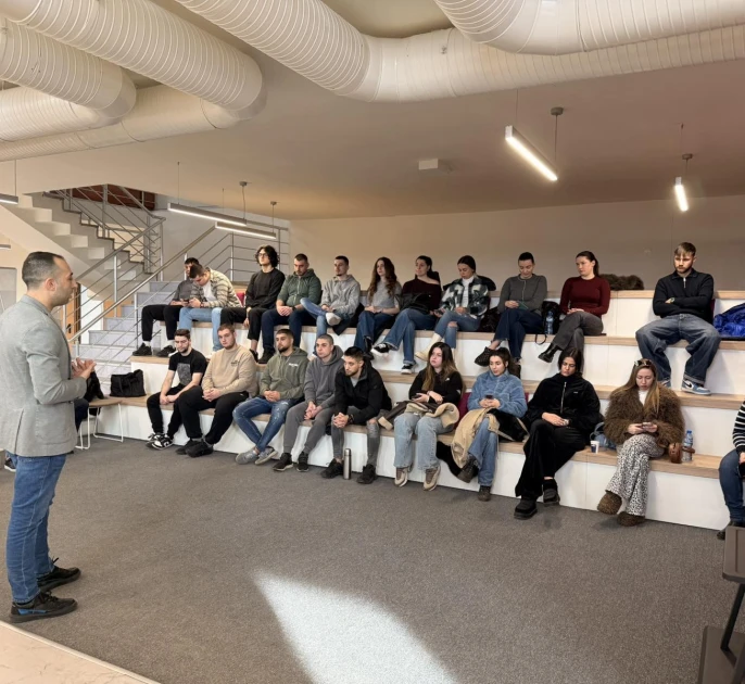 Студенти от УНСС се включиха в третия етап на образователната инициатива „ЛЕВ ИНС Кариера 360°“