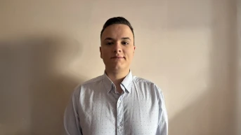 **“Ценя това, че можем да разчитаме един на друг и че всеки поема отговорност за своята част от процеса”**  –  интервю с Денко Денков, експерт в Дирекция ОАЗ