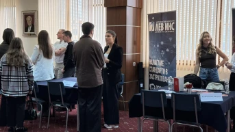 **ЛЕВ ИНС продължава сътрудничеството** си с УЗФ в подкрепа на студентите