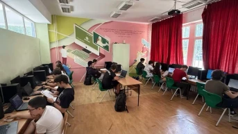 **Екипът на ЛЕВ ИНС в Ботевград** подкрепи младите програмисти на Правец