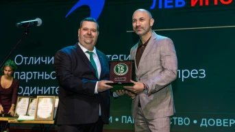 **ЛЕВ ИНС** с отличие за дългогодишно партньорство с **Balkanec.bg**
