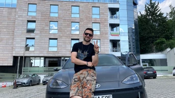 Любимият актьор и музикант Александър Сано доверява сигурността на своя автомобил на Лев Инс