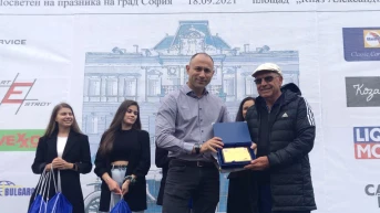 Лев Инс - официален спонсор на първия Есенен авто-ретро салон и парад