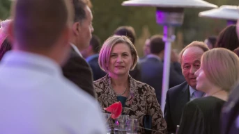 Със стилно парти Лев Инс откри новата си административна сграда