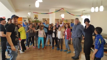 ЗК „Лев Инс“, Classic FM радио и финалистката от „България търси талант“- Жаклин Тарачи забавляваха деца лишени от родителски грижи